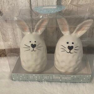 10 Strawberry Street Cute Bunny Salt and Pepper Shakers